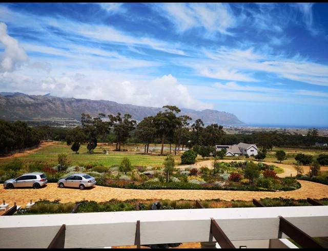 5 BEDROOM HOUSE FOR SALE IN SIR LOWRY'S PASS